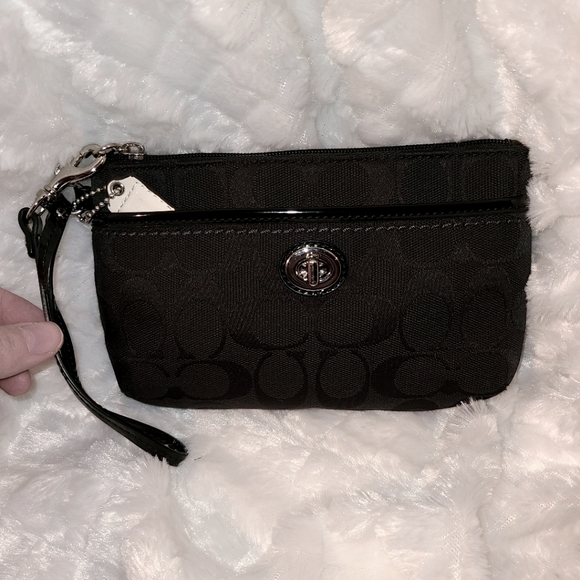 Coach Park Signature Medium Black Fabric Wristlet - Picture 1 of 6